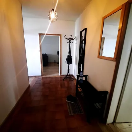 Spacious 3 Bedroom Apartment, Close To Metro Station Apartment *