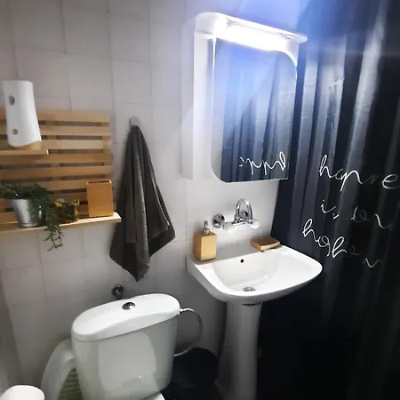 Spacious 3 Bedroom Apartment, Close To Metro Station *