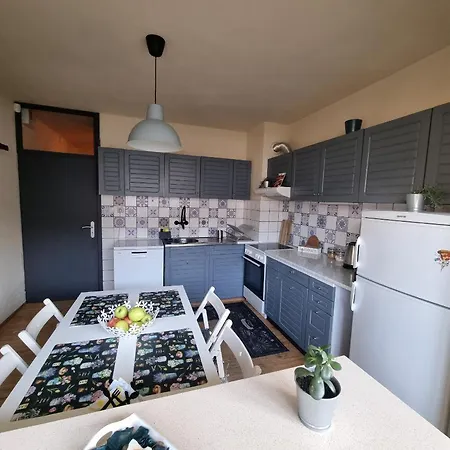 Appartamento Spacious 3 Bedroom Apartment, Close To Metro Station