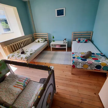 Apartman Spacious 3 Bedroom Apartment, Close To Metro Station